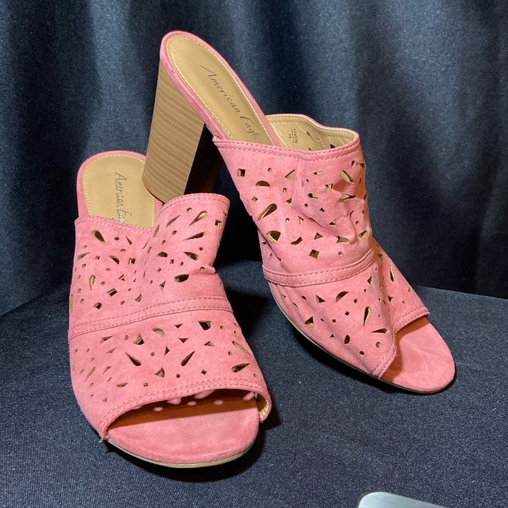 American Eagle Cutout Suede Open Toe Mules Pink Size 13